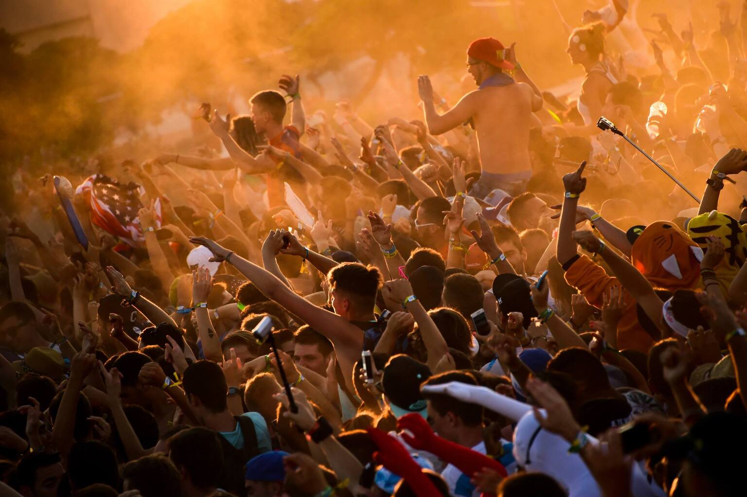 Événement Electrobeach Music Festival 2015 au Port-Barcarès en partenariat avec Trance In France, avec la participation d’Armin van Buuren parmi les artistes invités.