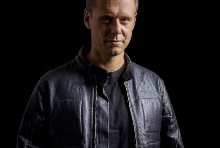 Portrait d'Armin van Buuren, DJ et producteur néerlandais légendaire de la Trance, connu pour son émission 'A State of Trance' et son titre culte 'Communication'.