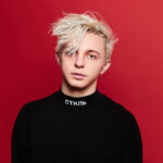 Portrait d'Arty, DJ et producteur russe de Trance et de Progressive House, également connu sous l'alias ALPHA 9, célèbre pour son titre 'Around the World' et ses mélodies envoûtantes.