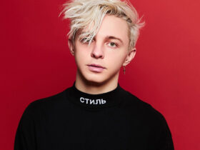 Portrait d'Arty, DJ et producteur russe de Trance et de Progressive House, également connu sous l'alias ALPHA 9, célèbre pour son titre 'Around the World' et ses mélodies envoûtantes.
