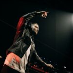 Photo d’AVIRA, DJ et producteur canadien, connu pour son style mélodique et ses collaborations avec Armin van Buuren, notamment sur le titre 'Hollow'.