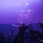 Mark Sherry aux platines, électrisant une foule enthousiaste, lors de l'événement No Border organisé par Trance In France au Petit Bain à Paris le 24 octobre 2015.