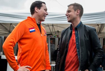Tiësto et Armin van Buuren en discussion lors d'un événement majeur aux Pays-Bas.