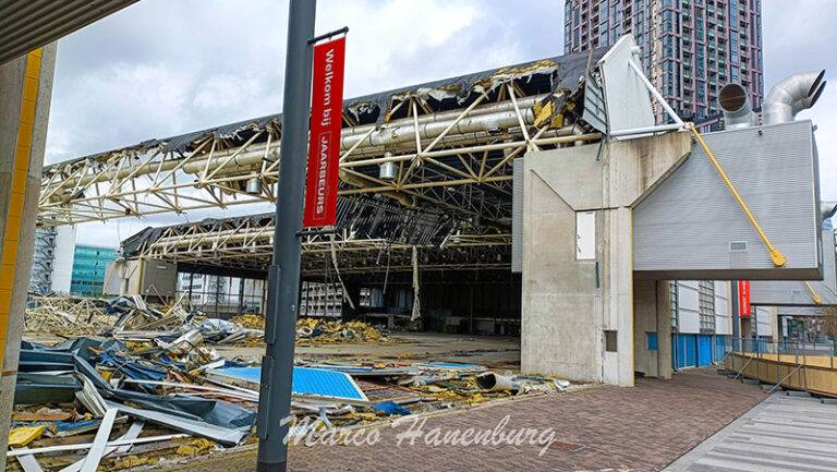 Photo de la démolition partielle du Jaarbeurs d'Utrecht (Prins van Oranjehal, hall 1)