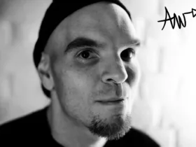 Portrait en noir et blanc d’Airwave