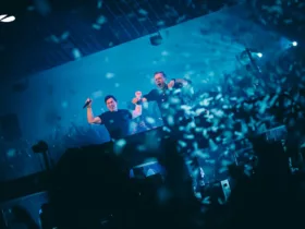 Armin van Buuren et Hardwell sur scène lors sous une pluie de confettis lors du festival ASOT 2024