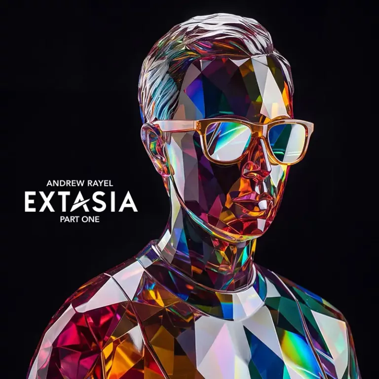 Pochette de l’album “EXTASIA Part One” d’Andrew Rayel, représentant l’artiste sous forme de buste stylisé en facettes multicolores, avec des lunettes, sur fond noir.