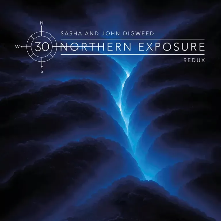 Pochette  de  “Northern  Exposure  Redux”  de  Sasha  &  John  Digweed,  avec  un  paysage  abstrait  de  nuages  sombres  traversé  par  une  lumière  bleue  et  le  logo  du  30e  anniversaire.