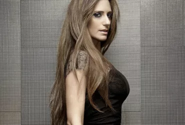 Portrait d’Aruna, chanteuse, auteure-compositrice et DJ américaine de Trance