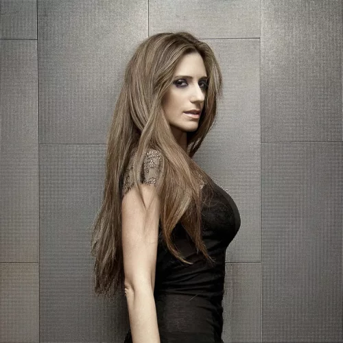 Portrait d’Aruna, chanteuse, auteure-compositrice et DJ américaine de Trance
