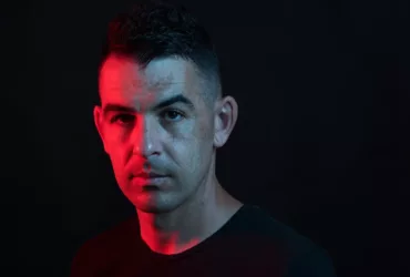 Portrait de DIM3NSION, DJ et producteur espagnol de Trance