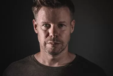 Portrait de Ferry Corsten, DJ et producteur néerlandais de Trance