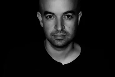 Portrait de John O’Callaghan, DJ et producteur irlandais de Trance