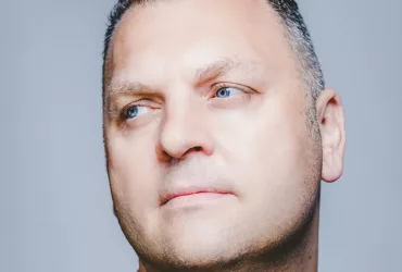 Portrait de M.I.K.E. Push, DJ et producteur belge de Trance