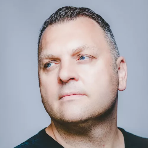 Portrait de M.I.K.E. Push, DJ et producteur belge de Trance