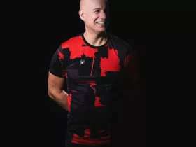 Portrait de Mark Sherry, DJ et producteur écossais de Trance