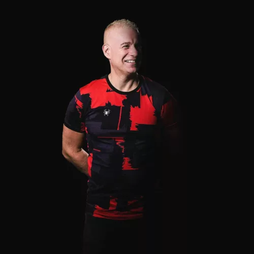 Portrait de Mark Sherry, DJ et producteur écossais de Trance