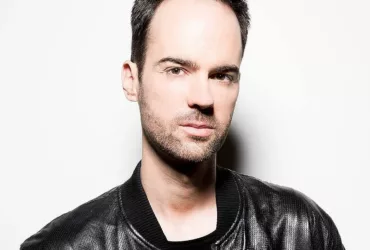 Portrait de Mark Sixma, DJ et producteur néerlandais de Trance