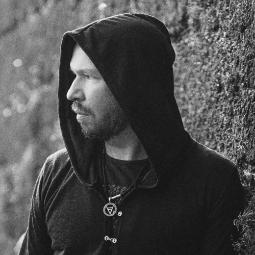 Portrait de Moonbeam, DJ et producteur de Techno et de Trance