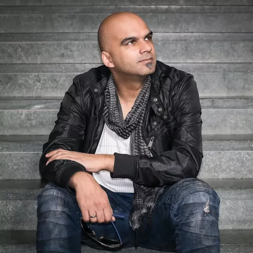 Portrait de Roger Shah, DJ et producteur allemand de Trance