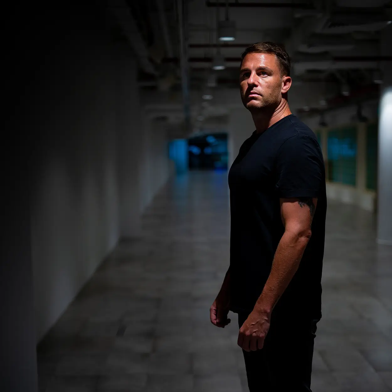 Portrait de Simon Patterson, DJ et producteur britannique de Trance et de Psytrance