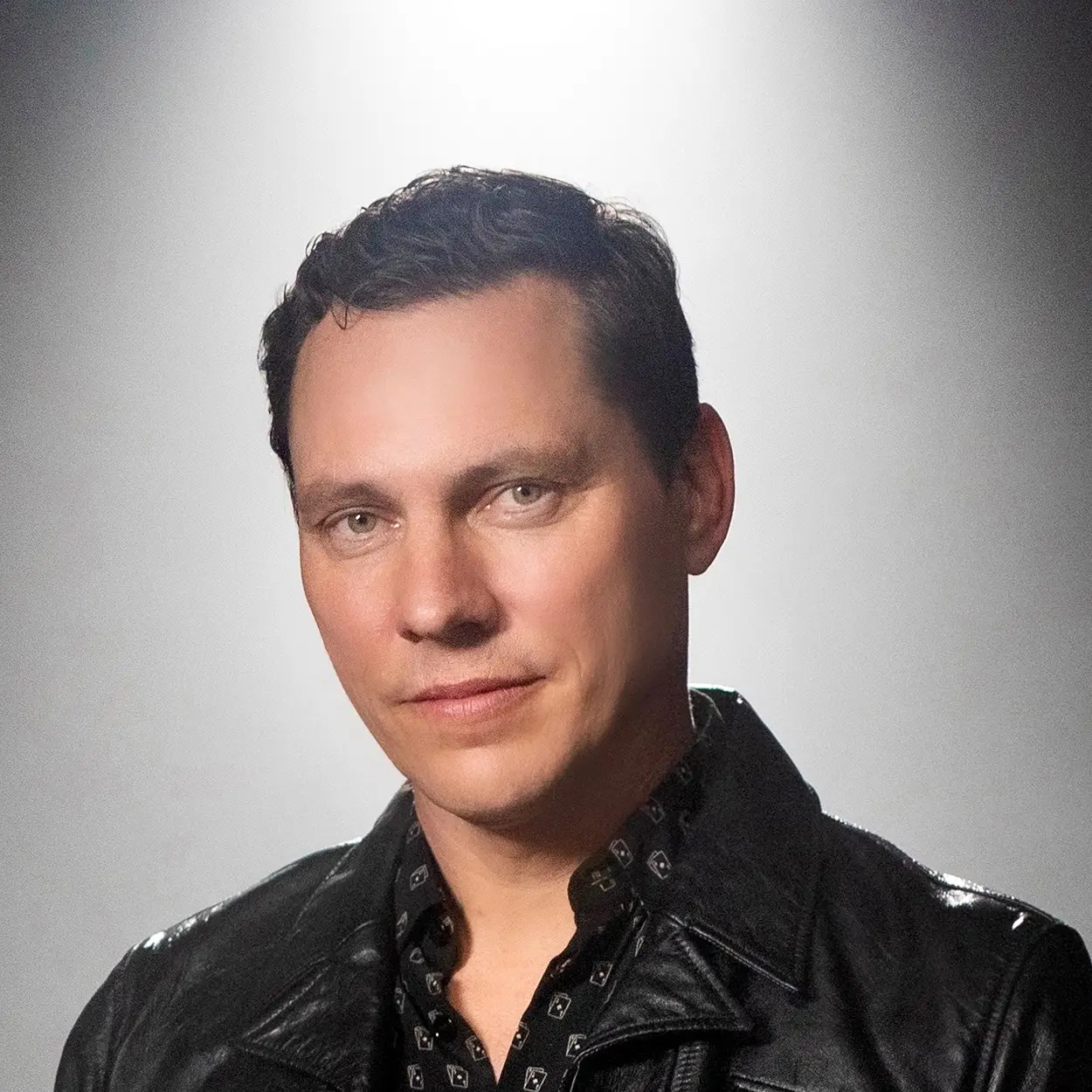 Portrait de Tiësto, DJ et producteur néerlandais de Trance